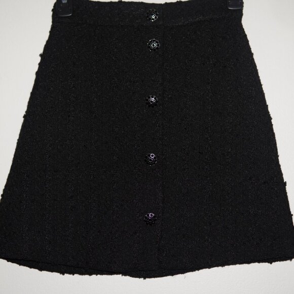 Short black skirt - Picture 1 of 3
